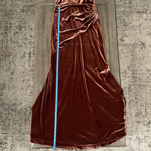 Revelry Dawson Velvet Dress Rust - Picture 11 of 13